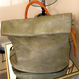 Butter sauce off olive green, backpack great for travel nice size
